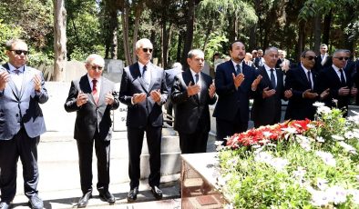 Galatasaray yönetimi Ali Sami Yen’in kabrini ziyaret etti
